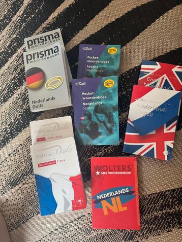 Diverse woordenboeken beschikbaar voor biedingen