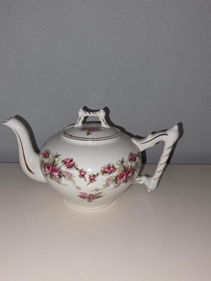 Porseleinen setje met roosjes, Antiek en Kunst, Antiek | Servies los, Ophalen of Verzenden