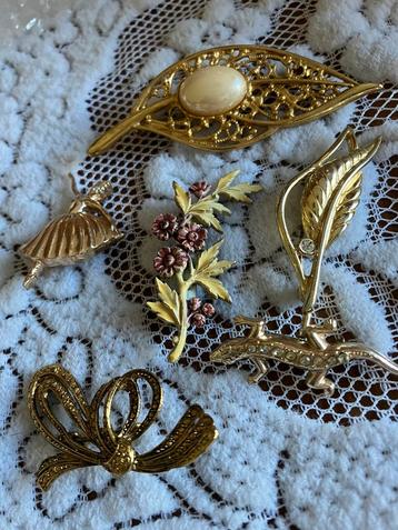 Zes mooie broches ( vintage) beschikbaar voor biedingen
