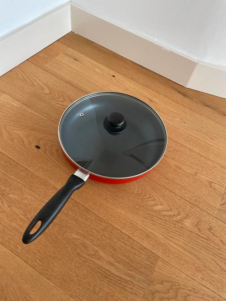 Hapjes pan - Koekenpan met glazen deksel, Huis en Inrichting, Keuken | Potten en Pannen, Zo goed als nieuw, Koekenpan of Braadpan