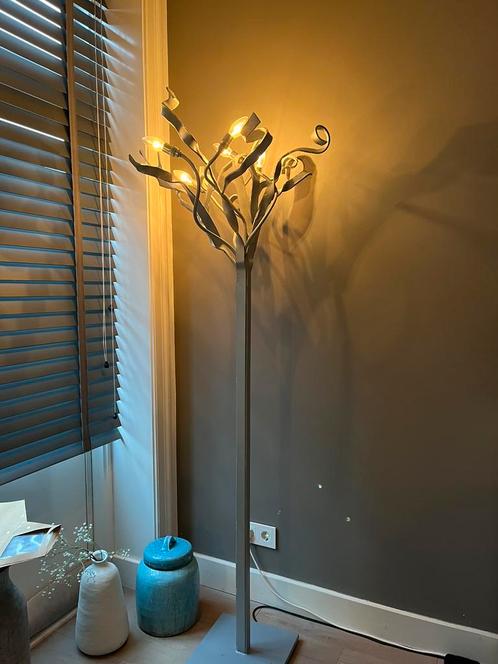 Mooie handgemaakte gave metalen vloerlamp, Huis en Inrichting, Lampen | Vloerlampen, Zo goed als nieuw, 150 tot 200 cm, Metaal