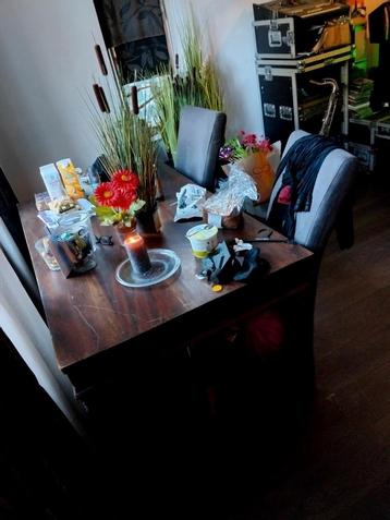 Tekoop aangeboden antieke Tafel Met 2 stoelen beschikbaar voor biedingen