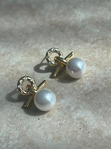 Oorbellen goud met parel beschikbaar voor biedingen