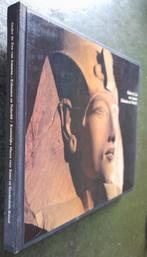 Onder de Zon van Amarna Echnaton en Nefertiti, Verzenden, Zo goed als nieuw