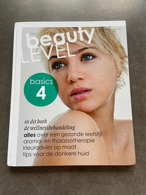 Beauty level basics 4 lesboek, Boeken, Overige Boeken, Zo goed als nieuw, Verzenden