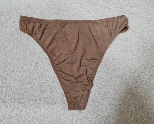 Microfiber String Beige One Size (273), Kleding | Dames, Ondergoed en Lingerie, String, Overige kleuren, Ophalen of Verzenden