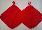 C18. 2 gehaakte rode pannenlappen., Ophalen of Verzenden, Nieuw, Haken, Overige typen