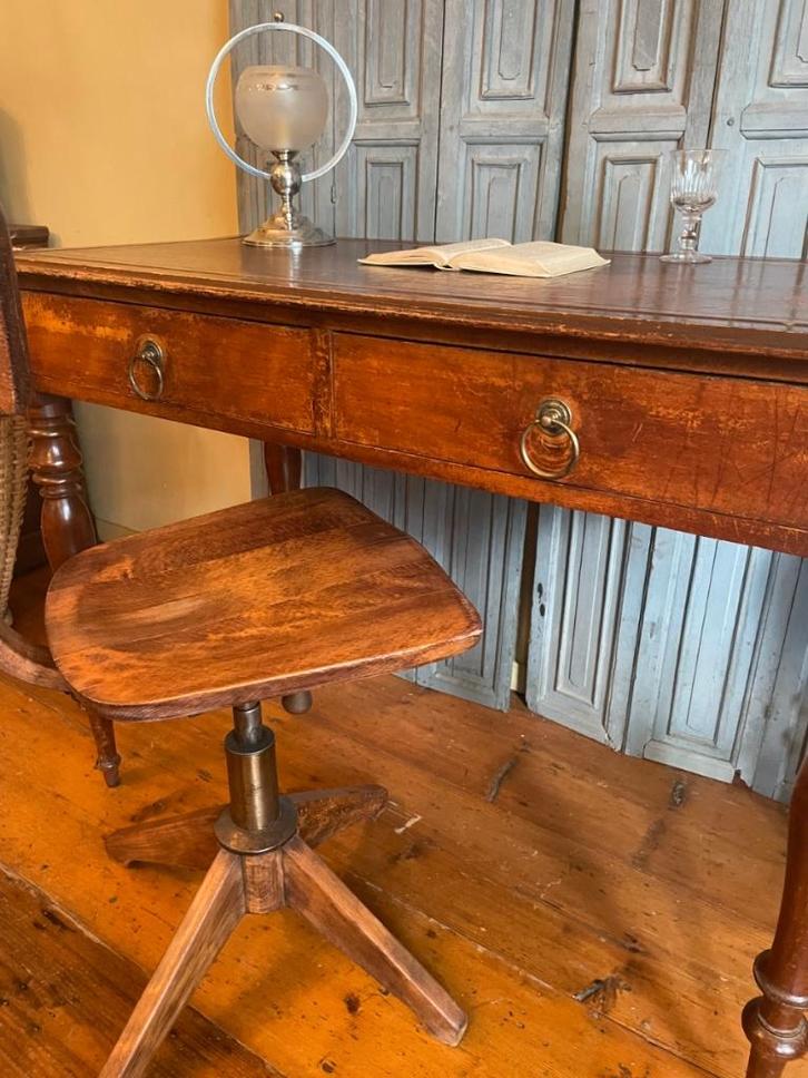 Magnifiek Bureau Werktafel rond 1870 ingelegd met bladgoud, Antiek en Kunst, Antiek | Meubels | Tafels, Ophalen