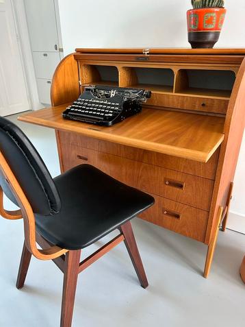 Zweedse teak secretaire beschikbaar voor biedingen