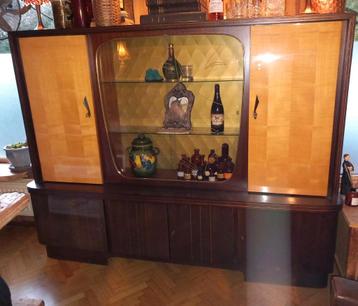 Geweldige vintage vitrinekast jaren 50-60  beschikbaar voor biedingen