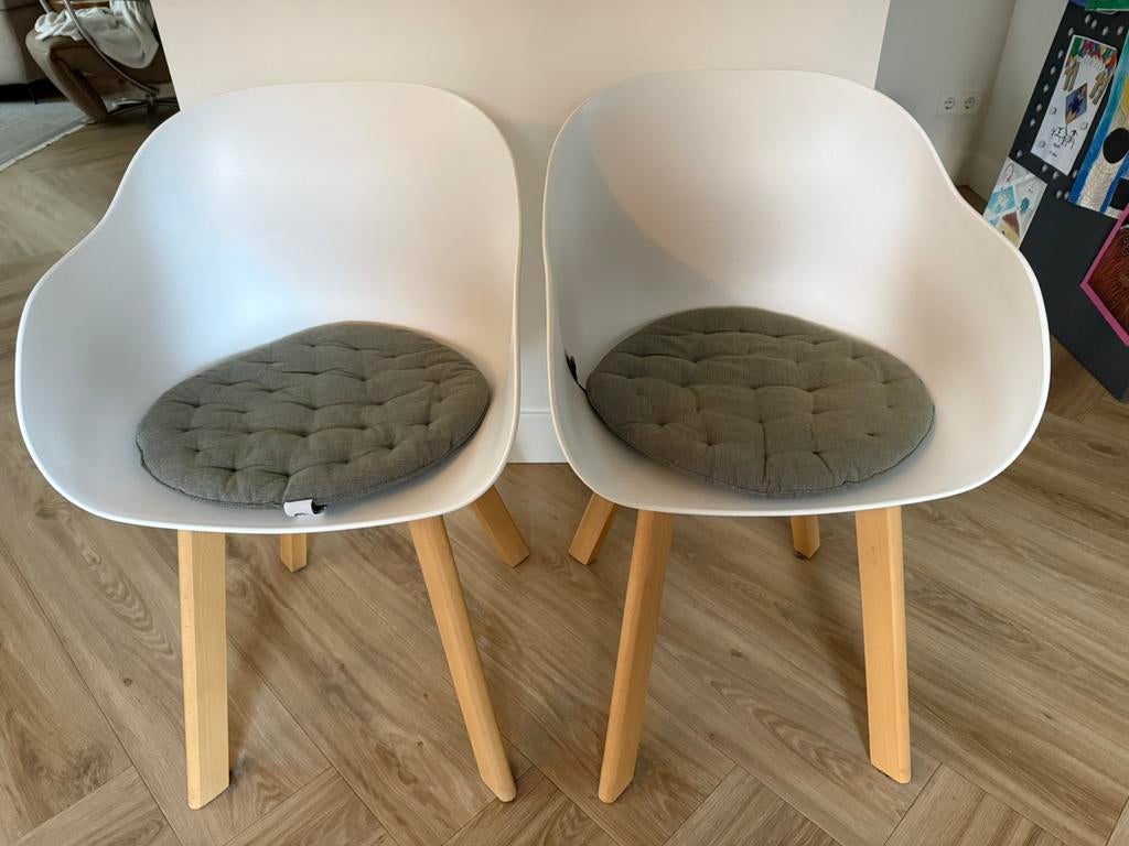 2 Kuipstoelen wit met houten poten, Ophalen, Zo goed als nieuw, Wit
