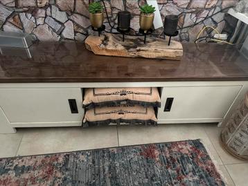 Tv meubel en dressoir beschikbaar voor biedingen