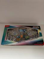 Lucario x Tyranitar box, Hobby en Vrije tijd, Ophalen of Verzenden, Nieuw, Overige typen, Foil