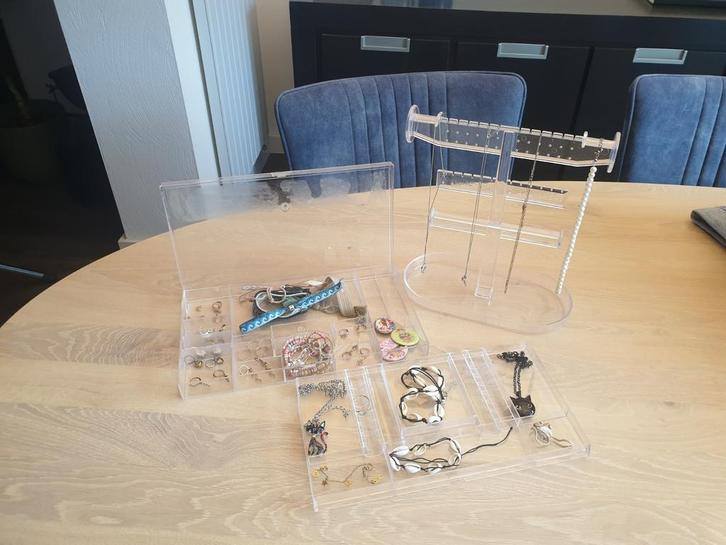 Transparante sieradendoos met sieraden + sieraden standaard, Sieraden, Tassen en Uiterlijk, Beautycases, Zo goed als nieuw, Hardcase