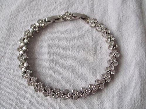 Zilverkleur aparte Tennis armband met een 2 slotjes systeem, Sieraden, Tassen en Uiterlijk, Armbanden, Zo goed als nieuw, Overige materialen