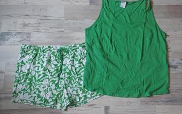 Korte pyjama maat XL beschikbaar voor biedingen