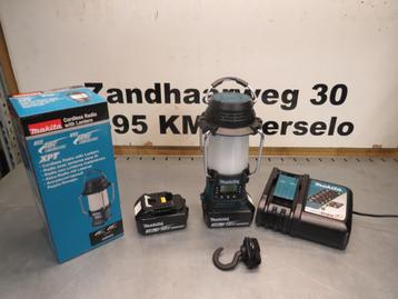 Makita DMR055 14,4 V 18 V Campinglamp met radio accus lader beschikbaar voor biedingen