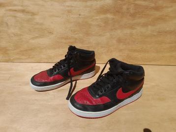 nike court vision dm8682 zwart rood schoenen beschikbaar voor biedingen