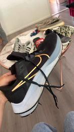 Mooie schoenen van nike en naar 3 keer gebruikt, Kleding | Dames, Schoenen, Ophalen of Verzenden, Zo goed als nieuw, Sneakers of Gympen