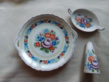 Tsjechisch Aardewerk Set - Handbeschilderd beschikbaar voor biedingen