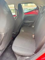Toyota Aygo 1.0 Vvt-i 69pk 5D 2017 Rood, Voorwielaandrijving, Electronic Stability Program (ESP), Stof, Zwart
