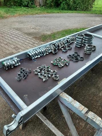 Pijpbeugel  Buisklem staalverzinkt met manchet  rubberinl beschikbaar voor biedingen