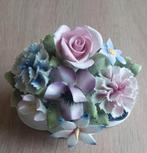 Beeldje met bloemen, bloememboeket, Royale Doulton, Verzamelen, Beelden en Beeldjes, Ophalen of Verzenden, Zo goed als nieuw, Overige typen