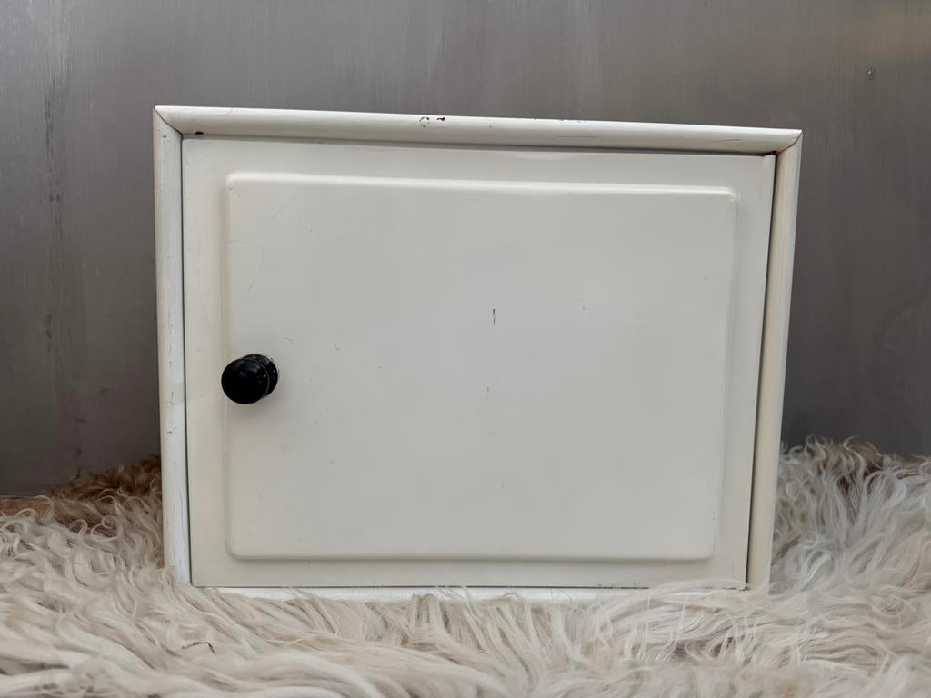 Vintage metalen medicijnkastje hangkastje kastje, Antiek en Kunst, Ophalen of Verzenden