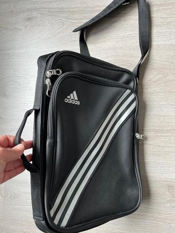 adidas cross body laptop tas beschikbaar voor biedingen
