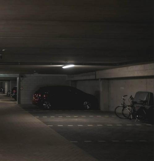 Parkeerplaats te huur in  centrum van Enschede parkeergarage, Auto diversen, Autostallingen en Garages