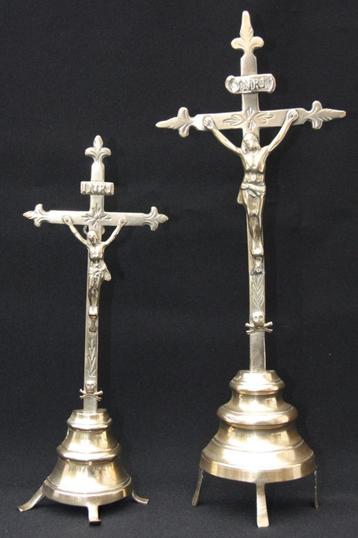 2 Antieke bronzen/koperen altaar kruisjes (zeer oud) beschikbaar voor biedingen