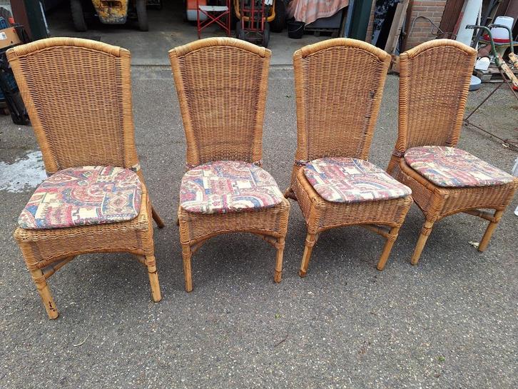 4 rieten stoelen met zitkussen, Huis en Inrichting, Stoelen, Zo goed als nieuw, Vier, Riet of Rotan, Stof, Bruin, Ophalen
