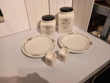 Charlotte Watson servies beschikbaar voor biedingen