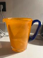 Vintage Oranje glazen kan met blauw handvat, Antiek en Kunst, Ophalen of Verzenden