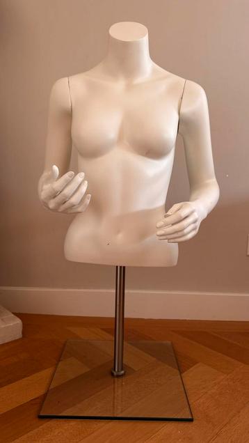 Damesbuste op statief - Etalage/Decoratie beschikbaar voor biedingen