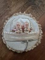 2 celluloid miniatuur popjes op kussen, Antiek en Kunst, Ophalen of Verzenden