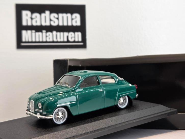 SAAB 96 1961 - Groen - 1:43 Trofue dealerpack Saab, Hobby en Vrije tijd, Modelauto's | 1:43, Zo goed als nieuw, Auto, Overige merken