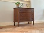 Vintage ladekast noten hout jaren 50/60 messing Deens, Huis en Inrichting, Kasten | Ladekasten, Ophalen, Gebruikt, 50 tot 100 cm