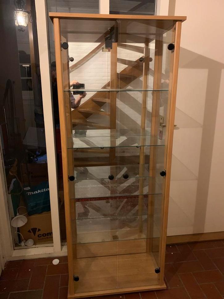Mooie vitrinekast met verlichting en spiegel achterwand, Huis en Inrichting, Kasten | Vitrinekasten, Zo goed als nieuw, 150 tot 200 cm