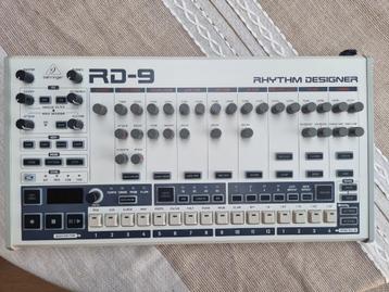 Zeer nette Behringer RD-9 (Roland TR-909) met decksaver! beschikbaar voor biedingen