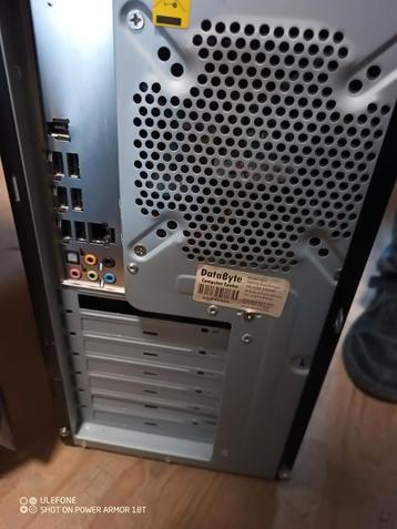 Computer Kast & LG 32LH5000 Scherm - Opknapper beschikbaar voor biedingen