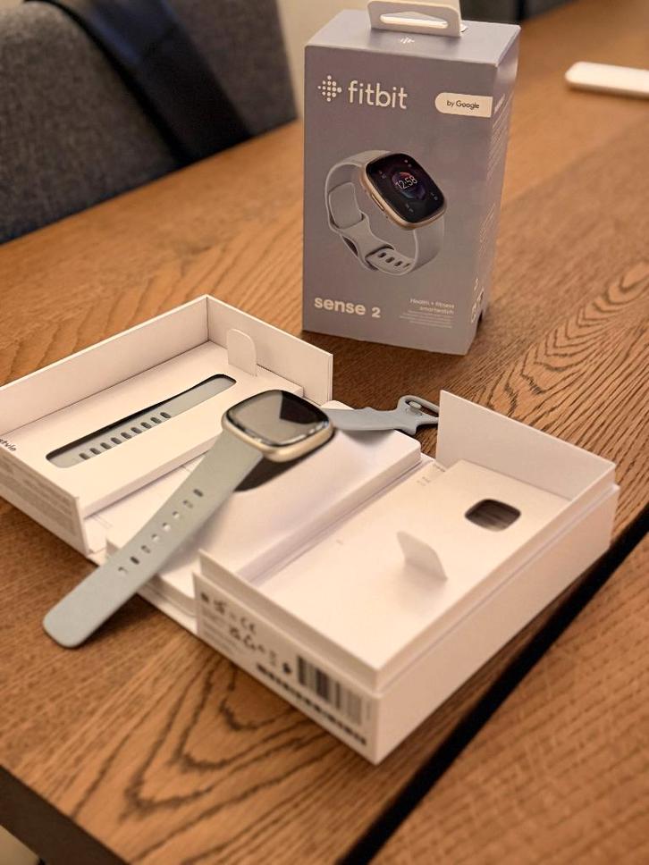 Fitbit Sense 2, Sieraden, Tassen en Uiterlijk, Smartwatches, Gebruikt, Android, Zilver, Afstand, Calorieverbanding, Conditie, GPS