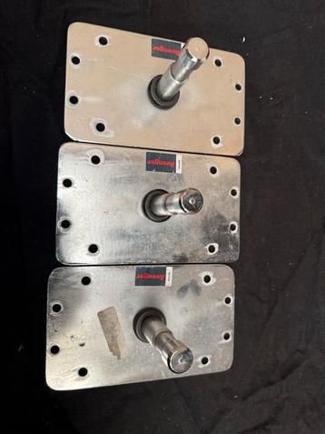 3x Avenger F800 Muurplaat Spigot Baby Wall Plate setprijs beschikbaar voor biedingen