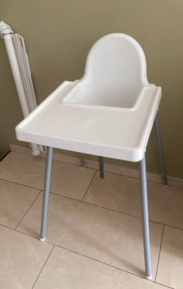Ikea kinderstoel met eetblad en riem beschikbaar voor biedingen