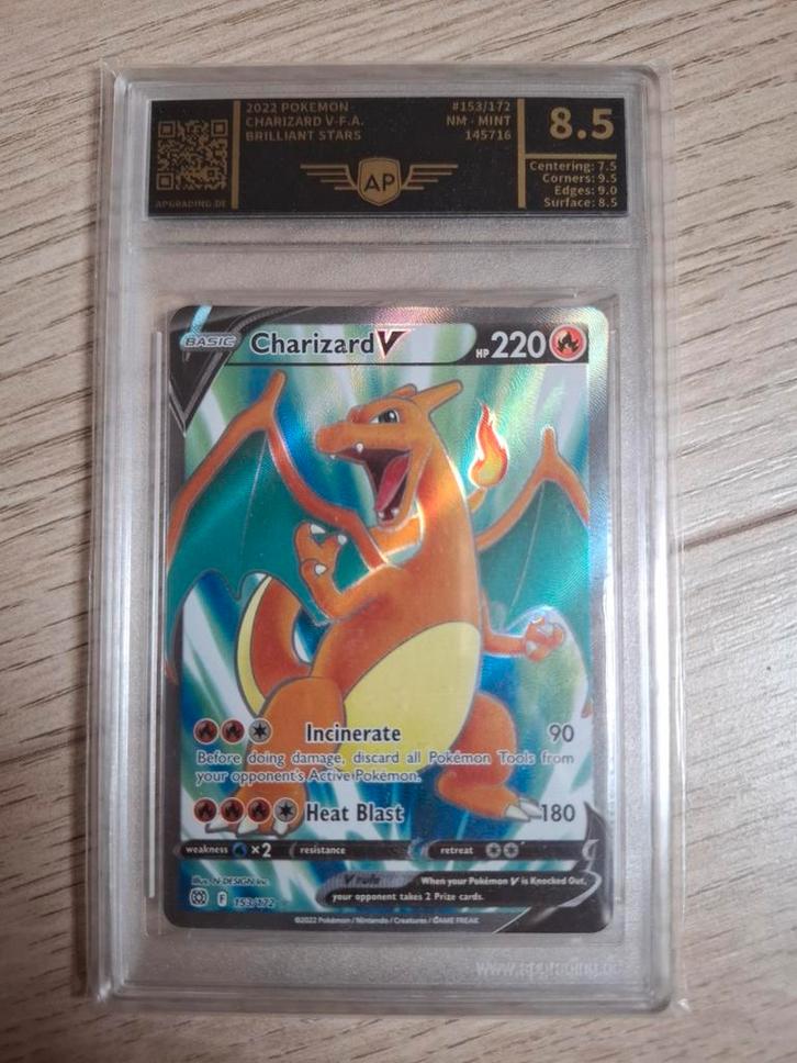 Charizard V 153/172 - Brilliant Stars - AP Grading 8.5, Hobby en Vrije tijd, Verzamelkaartspellen | Pokémon, Zo goed als nieuw