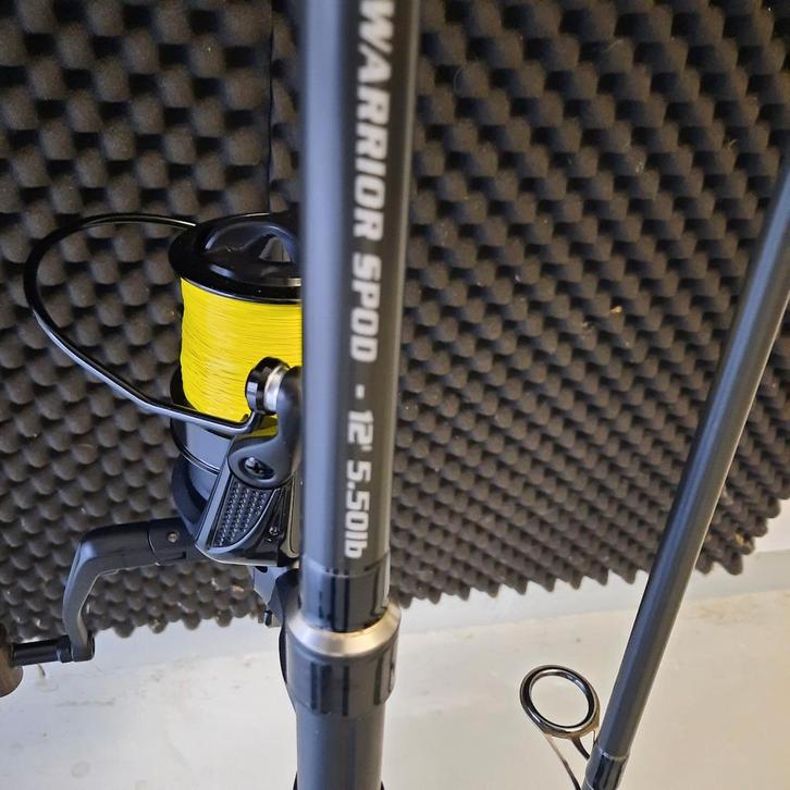 FOX WARRIOR 12FT 5.5 LBS MET MITCHELL AVOCAST 8000, Watersport en Boten, Hengelsport | Karpervissen, Zo goed als nieuw, Complete set