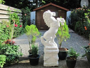 Standbeeld Witte Paard voor tuin beschikbaar voor biedingen