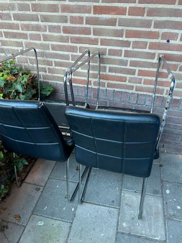 4 Zwarte Stoelen - Eetkamer/Bureau beschikbaar voor biedingen