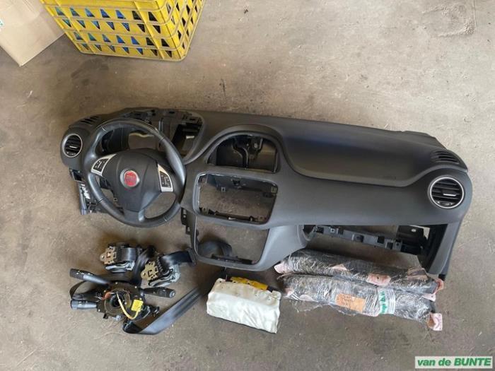 Airbag set van een Fiat Punto, Auto-onderdelen, Overige Auto-onderdelen, Fiat, Gebruikt, 3 maanden garantie