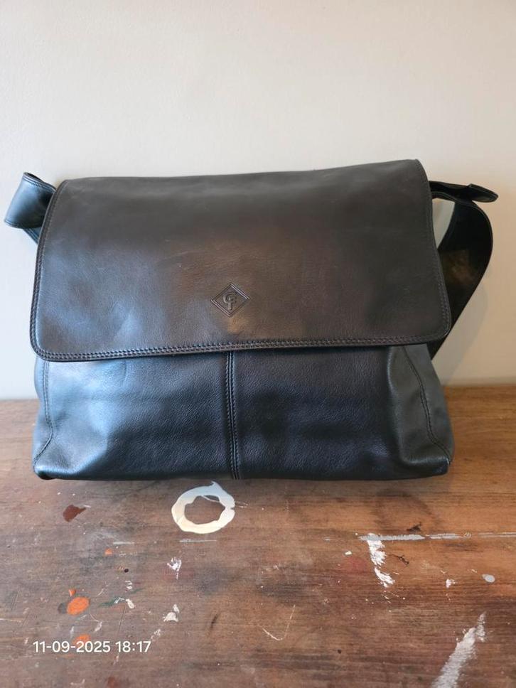 Claudio Ferrici leren schoudertas - Zwart, Sieraden, Tassen en Uiterlijk, Tassen | Damestassen, Zo goed als nieuw, Handtas, Zwart